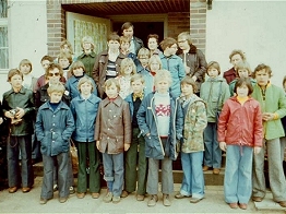6. Klasse 1978 vor der Jugendherberge