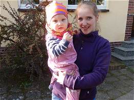 Begrüßung durch Emily und Melanie