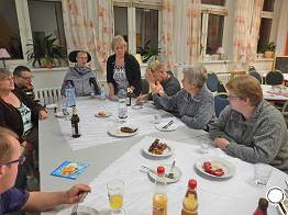 ... alle Wanderfreunde drinnen ...