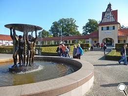 Springbrunnen, 1977 vom Bildhauer Kurt Eigenworth gestaltet