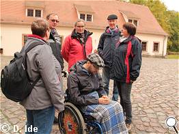 Warten auf den Wanderstart.
