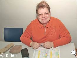 Die Wanderchefin sammelt das Geld ein.