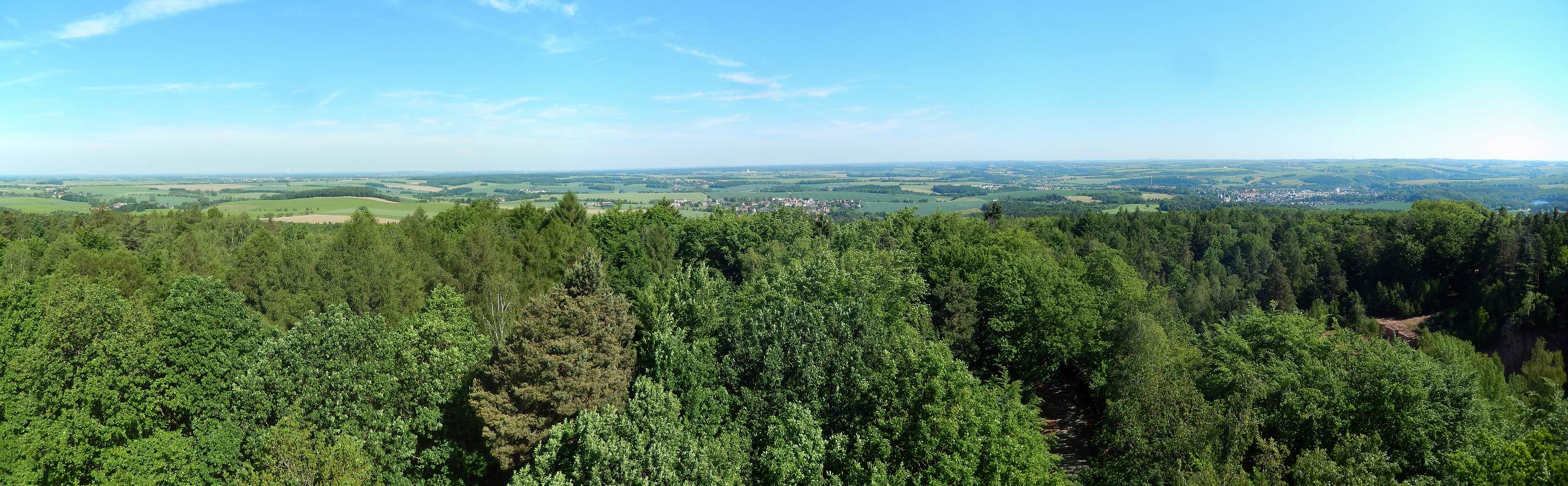Blick vom Rochlitzer Berg Richtung NO, rechts ist Rochlitz zu sehen