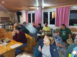Fast alle hren aufmerksam zu.