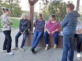 Plausch unter dem Vordach