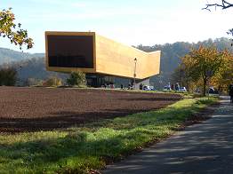 Das Besucherzentrum Arche Nebra in Sicht.