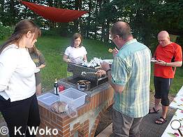 Nun werden die besonderen Leckereien gegrillt. Nun werden die besonderen Leckereien gegrillt.