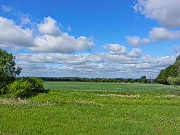 hoher Himmel über dem Oderland