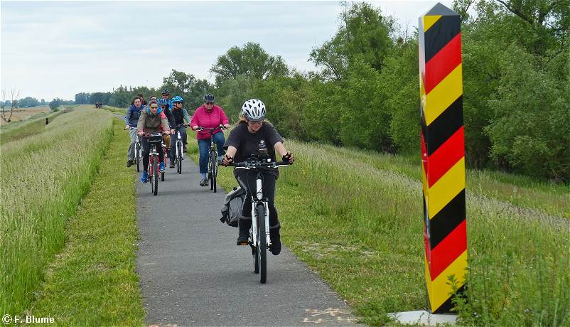 Die Spitzengruppe erreicht Zollbrcke.