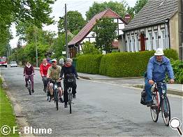 auf der Dorfstrae des Kolonistenortes