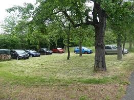 gengend Parkflche in Waldheim