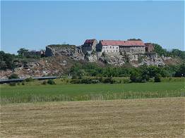 Burg Wendelstein, auf einem 30 m hohen Gipsfelsen ber der Unstrut gelegen, wurde im Jahr 1312 erstmals urkundlich erwhnt.