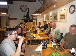 Mittagsrast im Gasthaus "Zum frhlichen Wanderer"