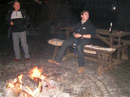 am Lagerfeuer