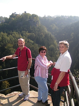 auf dem Hockstein; gegenber ist Burg Hohnstein erkennbar
