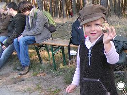 unsere kleinste Pilzsammlerin