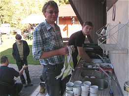 Die Arbeit reißt nicht ab, vor allem fr den Wanderleiter und  seinen Sohn.
