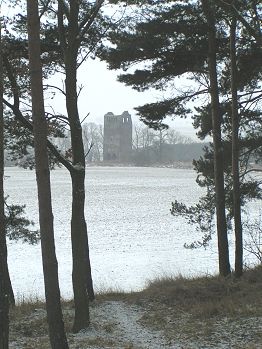 Blick vom Galgenberg zur Turmruine Nordhusen