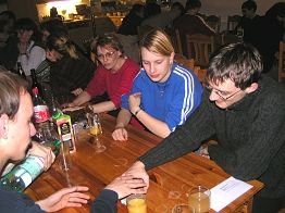 ... besondere Kräfte per Handauflegen übertragen, ...