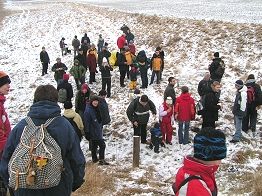 querfeldein passierten wir über ein Stück Acker-Wiesen-Sumpf-Land das nächste Wegstück