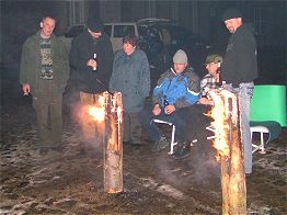 Bei knapp unter 0°C waren die Schwedenfeuer ein Anziehungspunkt.