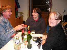 Bis zum frhen Morgen hielt die Frauengruppe die Stellung.
