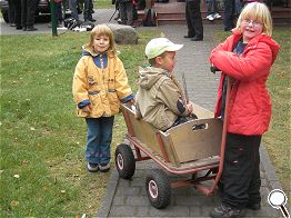 Der Bollerwagen - das beste Spielzeug.