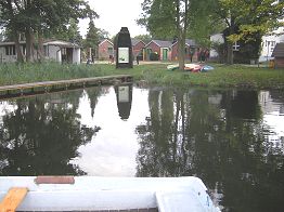 Seebereich der DJH mit neuen Bungalows, Hafen und Tischtennishalle