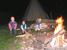 Für die Jüngsten ist das Feuer immer etwas Besonderes.