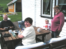 Kaffeepause auf der Terrasse.