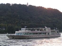 Unser Schiff legt an.