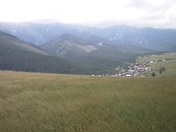 Blick zur Weien Tatra mit dem tief eingeschnittenen Mankova-Tal im Hintergrund.