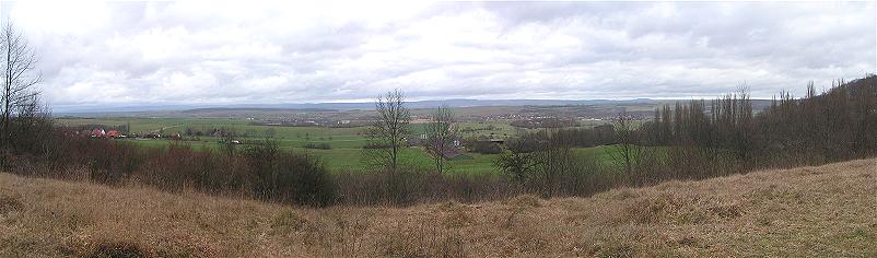 Blick über die Goldene Aue zum Unterharz