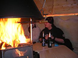 Das Feuer wärmt richtig durch. Das Feuer wärmt richtig durch.