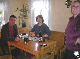 Hubert schaut sich alles schon genau an, denn er will die nächste Wanderung vorbereiten. Hubert schaut sich alles schon genau an, denn er will die nächste Wanderung vorbereiten.