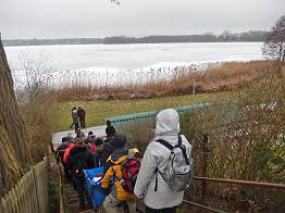treppab zum See