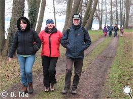 Familie Blume Arm in Arm
