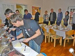 Schlange am Frühstücksbuffet