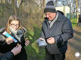Uwes Bouletten schmecken auch Elaine; mit Senf noch besser. Uwes Bouletten schmecken auch Elaine; mit Senf noch besser.