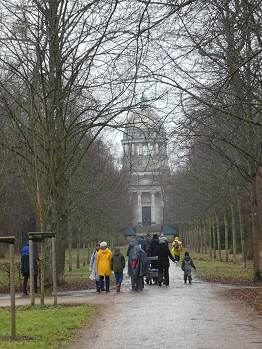 Blickachse zum Mausoleum.