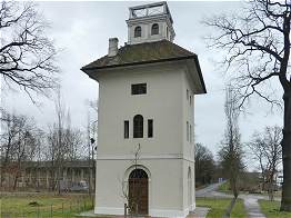 Der turmartig aufragende Elbpavillon ist ein charakteristisches Beispiel fr die "Landesverschnerung" des Frsten Franz. Heute kann der Elbpavillon als Ferienwohnung fr 2-4 Personen gemietet werden.