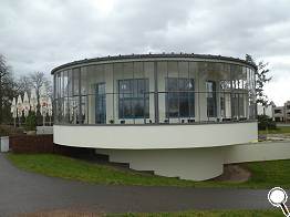 Das Ausflugslokal "Kornhaus" gehrt zu den Bauhausbauten in Dessau. Es wurde in den Jahren 1929/30 errichtet und nach denkmalschutzgerechter Sanierung am 3. Oktober 2012 neu erffnet.