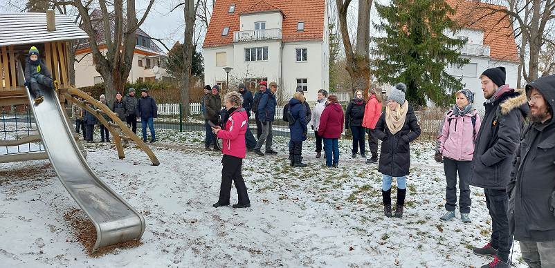 Zuerst geht es mal zum Spielplatz.